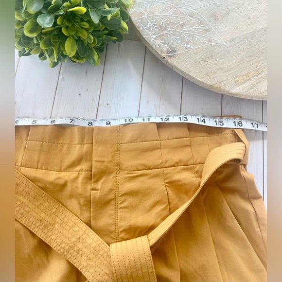 Athleta Skyline Short II in Tuscan Gold Size 10 - Picture 7 of 9